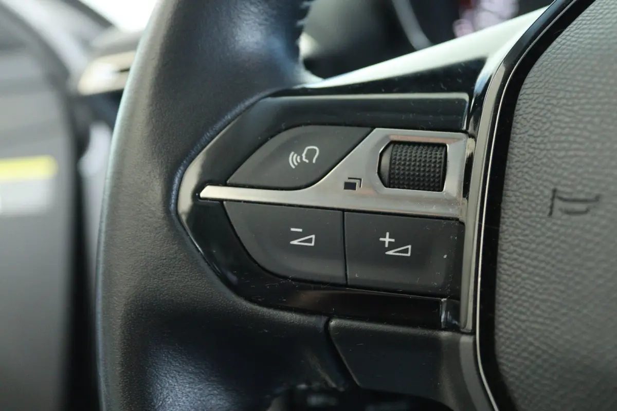 1.2 Turbo Allure | Cruise Control | Navigatie | Climate | Carplay | Sensoren | LMV | LED |