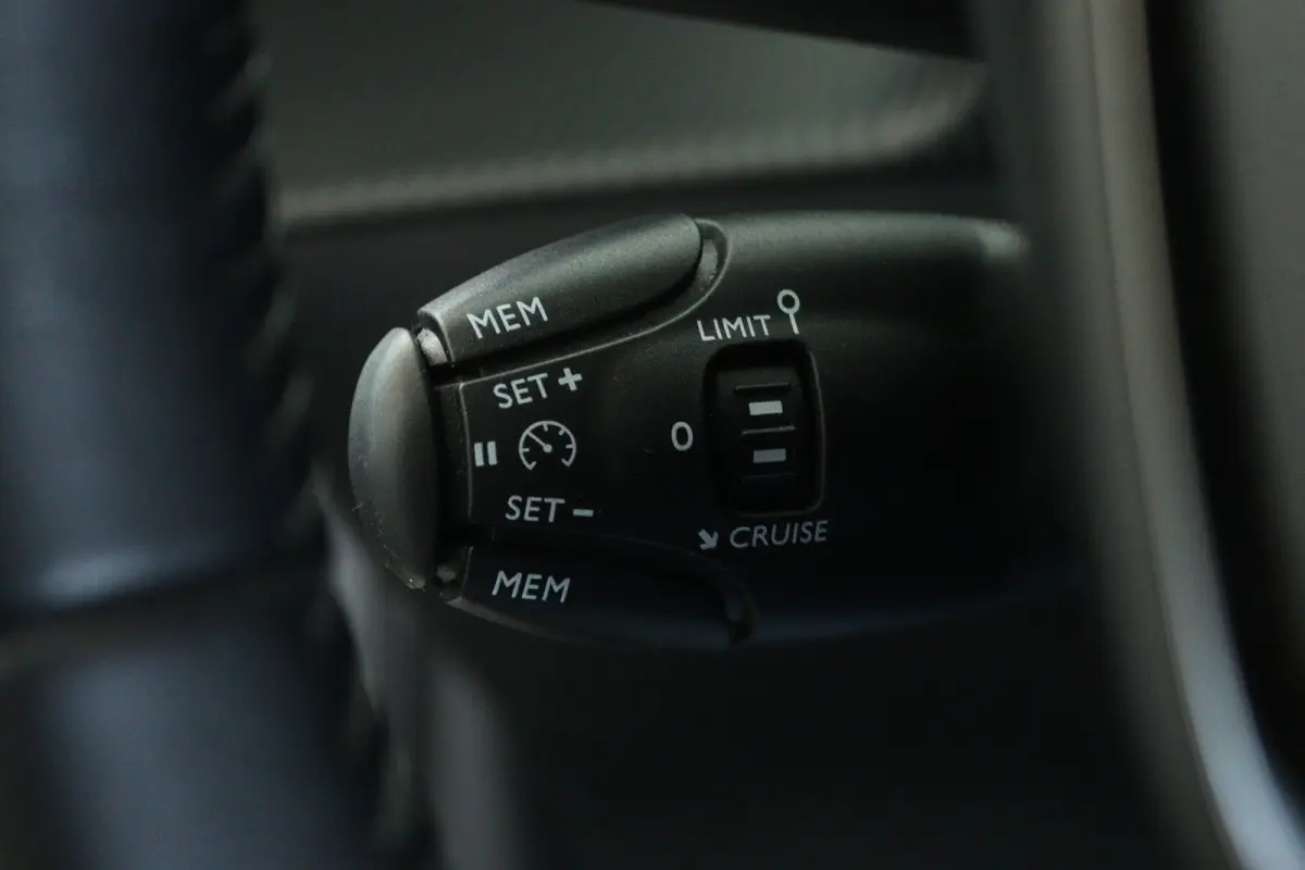 1.2 Turbo Allure | Cruise Control | Navigatie | Climate | Carplay | Sensoren | LMV | LED |