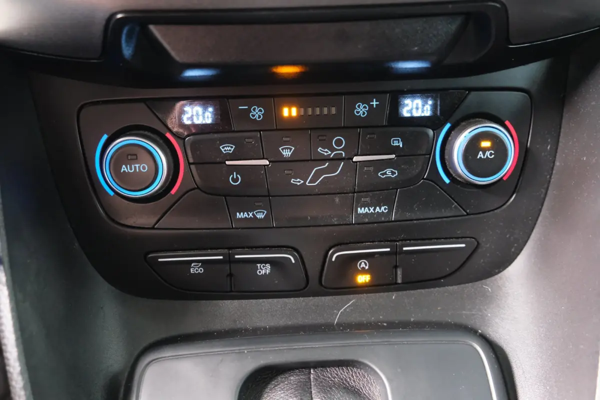 1.5 EcoBlue L1 Automaat - N.A.P. Airco, Cruise, Navi, PDC, Camera, Trekhaak.