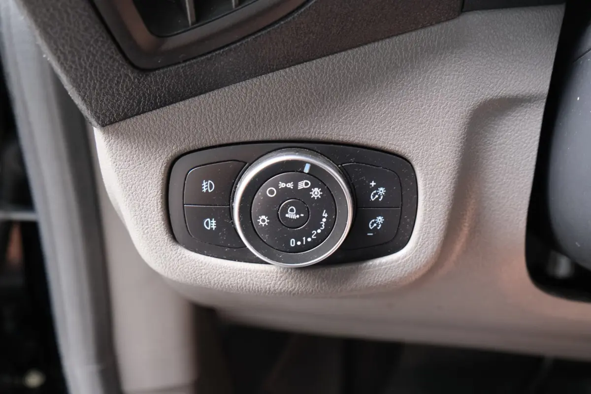 1.5 EcoBlue L1 Automaat - N.A.P. Airco, Cruise, Navi, PDC, Camera, Trekhaak.