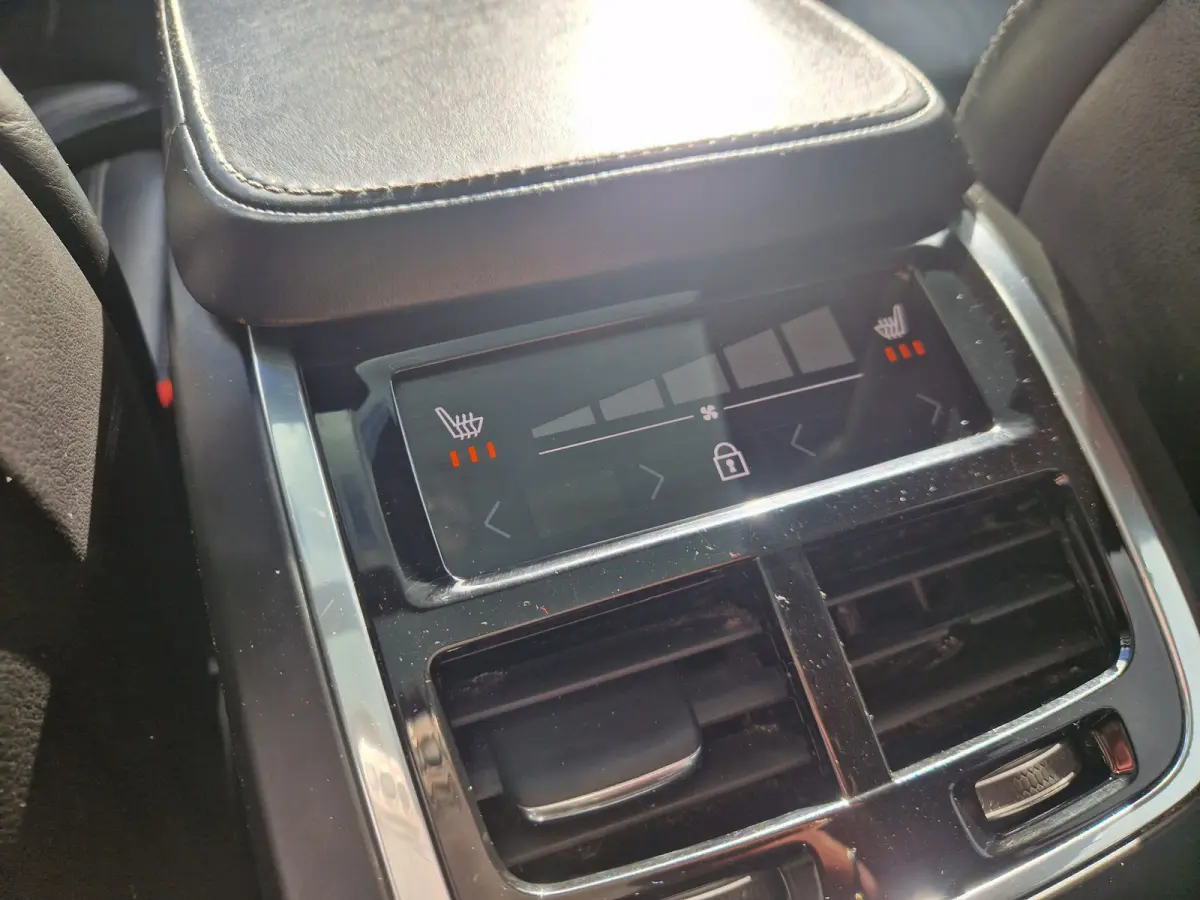 T8 Recharge AWD Massage | Harman Kardon | Inscription Plus Line (luxe lederen interieur, stoel ventilatie voor, voorstoel(en) met massagefunctie) en Scandinavian Line (achterstoelen verwarmd