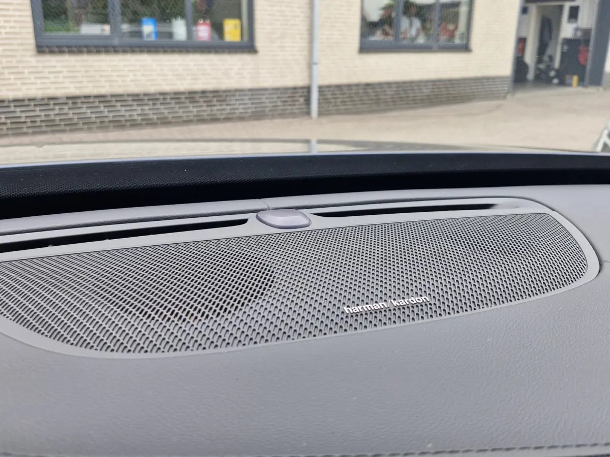 T8 Recharge AWD Inscription | Harman Kardon audiosysteem | Stuur verwarmd | Elektrisch verstelbare stoel(en) met geheugen | Extra getint glas achter |Voorstoelen verwarmd | Trekhaak | Electr