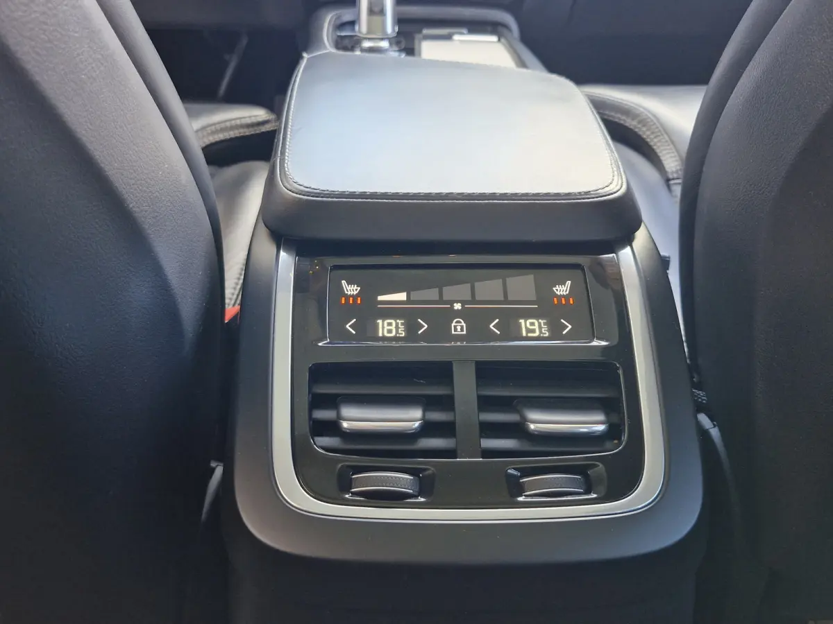 T8 Twin Engine AWD Inscription | head-up | camera | Elect dak | dodehoek detectie | Luxury-Line (achteruitrijcamera, head-up display) | Volle auto