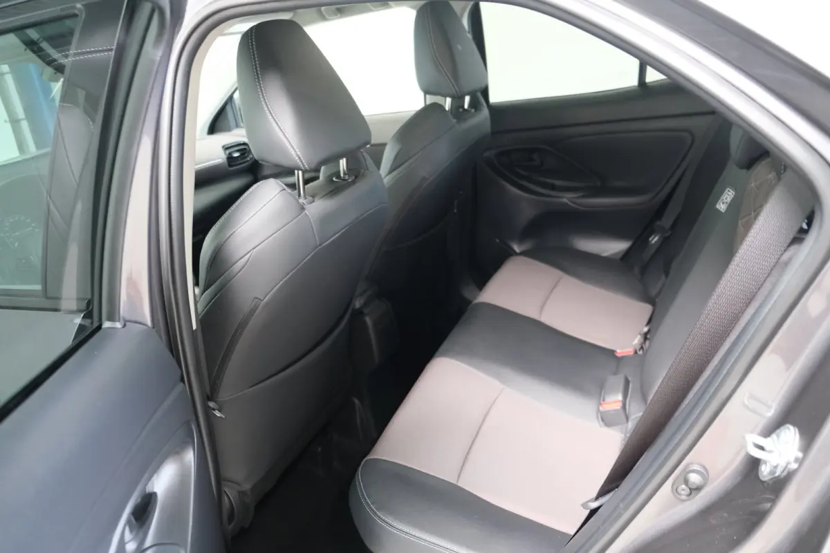 1.5 Hybrid 130 GR SPORT - Airco, Cruise, Virtual display, Camera, Stoel/stuur verwarming, PDC, Navi.