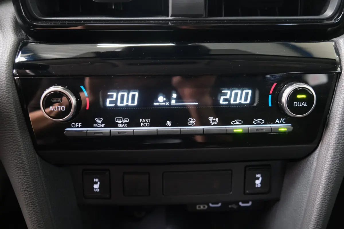 1.5 Hybrid 130 GR SPORT - Airco, Cruise, Virtual display, Camera, Stoel/stuur verwarming, PDC, Navi.