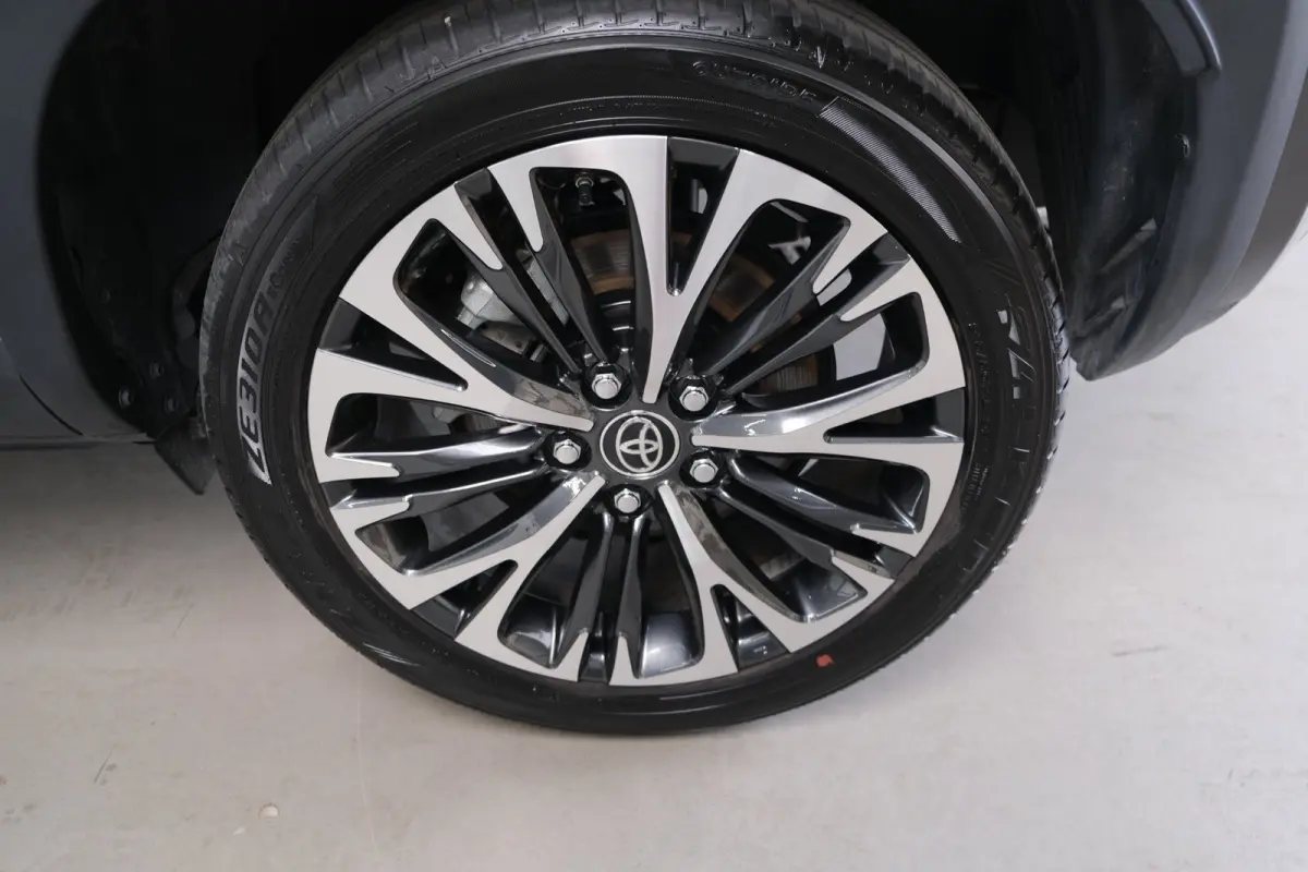 1.5 Hybrid 130 GR SPORT - Airco, Cruise, Virtual display, Camera, Stoel/stuur verwarming, PDC, Navi.