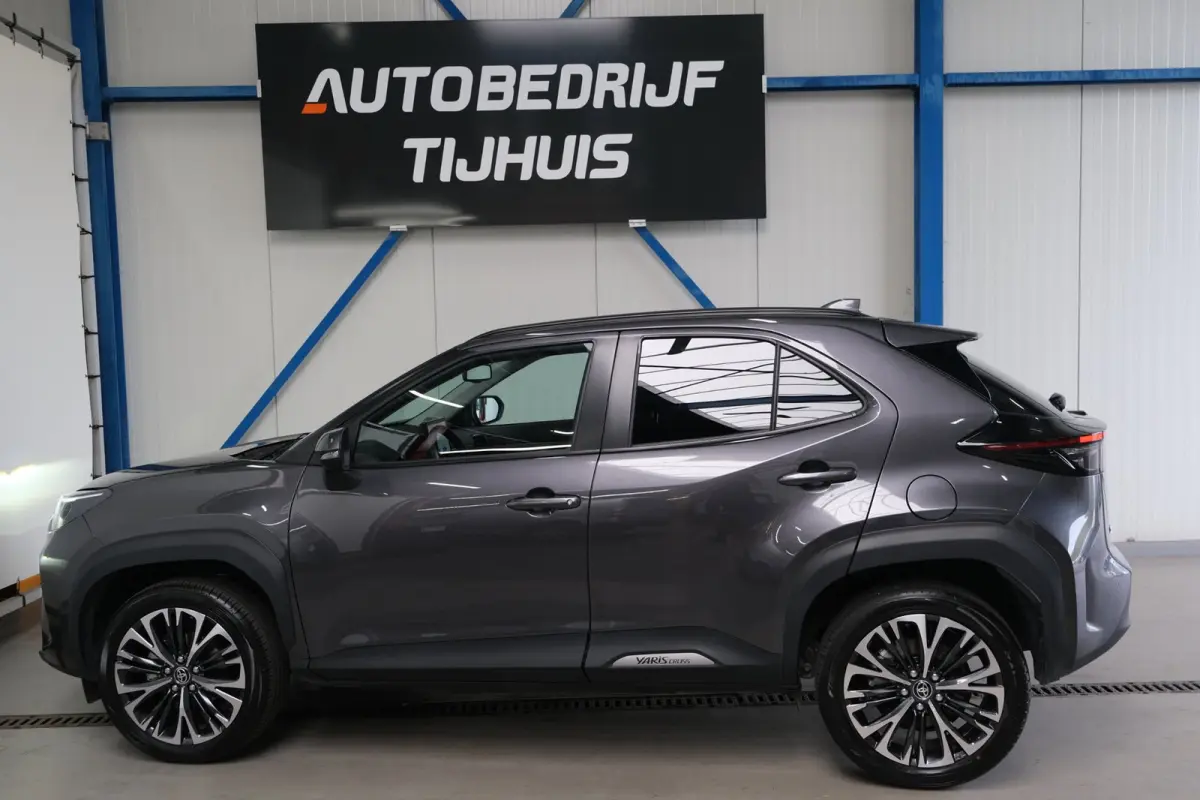 1.5 Hybrid 130 GR SPORT - Airco, Cruise, Virtual display, Camera, Stoel/stuur verwarming, PDC, Navi.