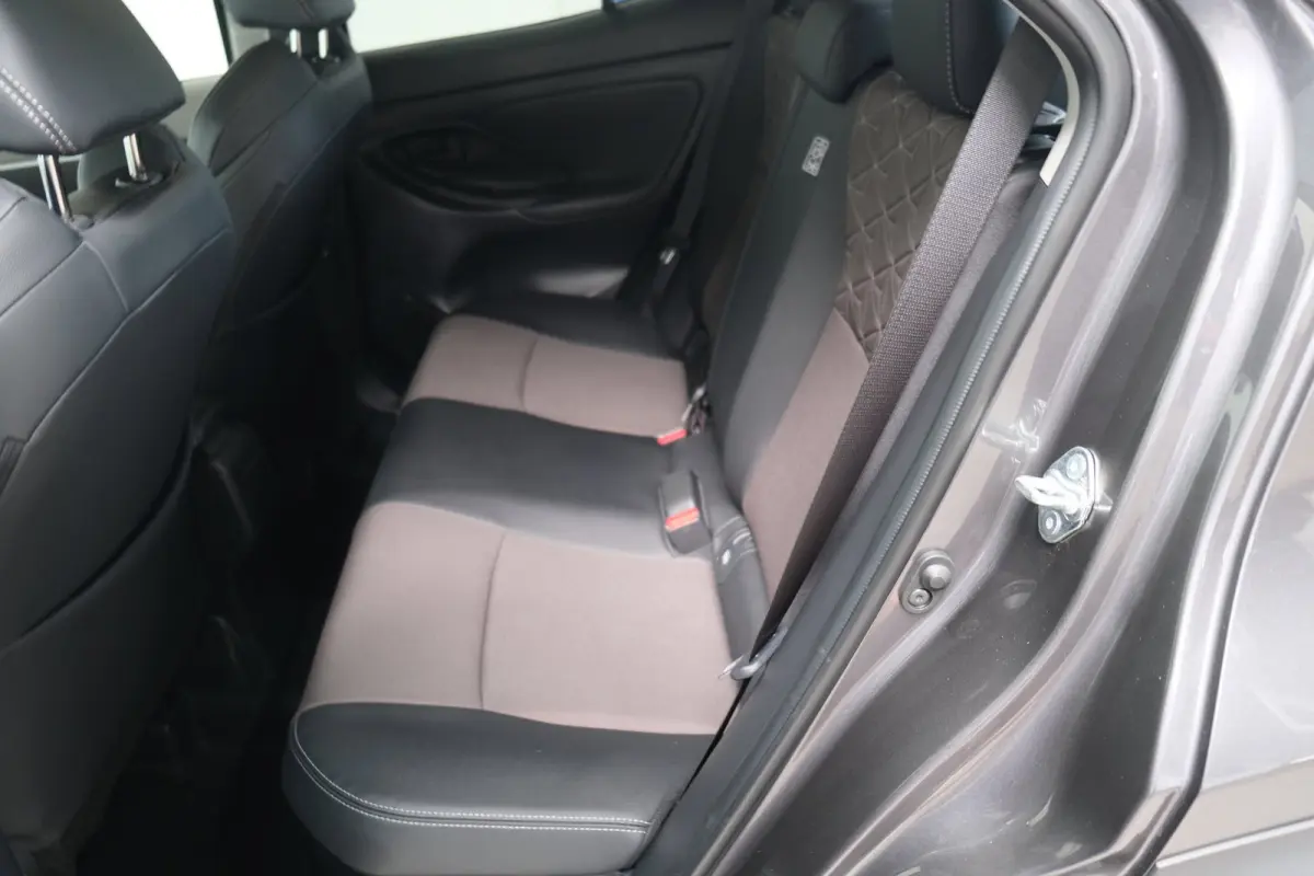 1.5 Hybrid 130 GR SPORT - Airco, Cruise, Virtual display, Camera, Stoel/stuur verwarming, PDC, Navi.