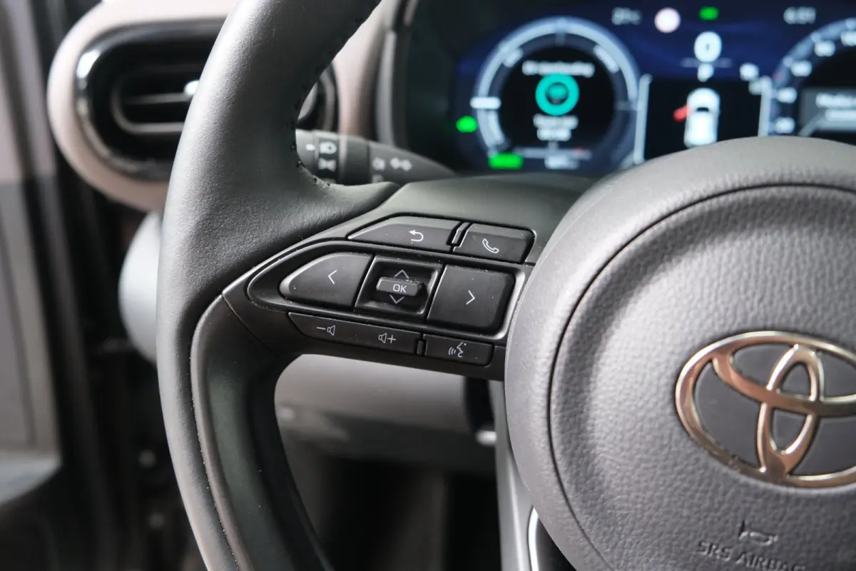 1.5 Hybrid 130 GR SPORT - Airco, Cruise, Virtual display, Camera, Stoel/stuur verwarming, PDC, Navi.