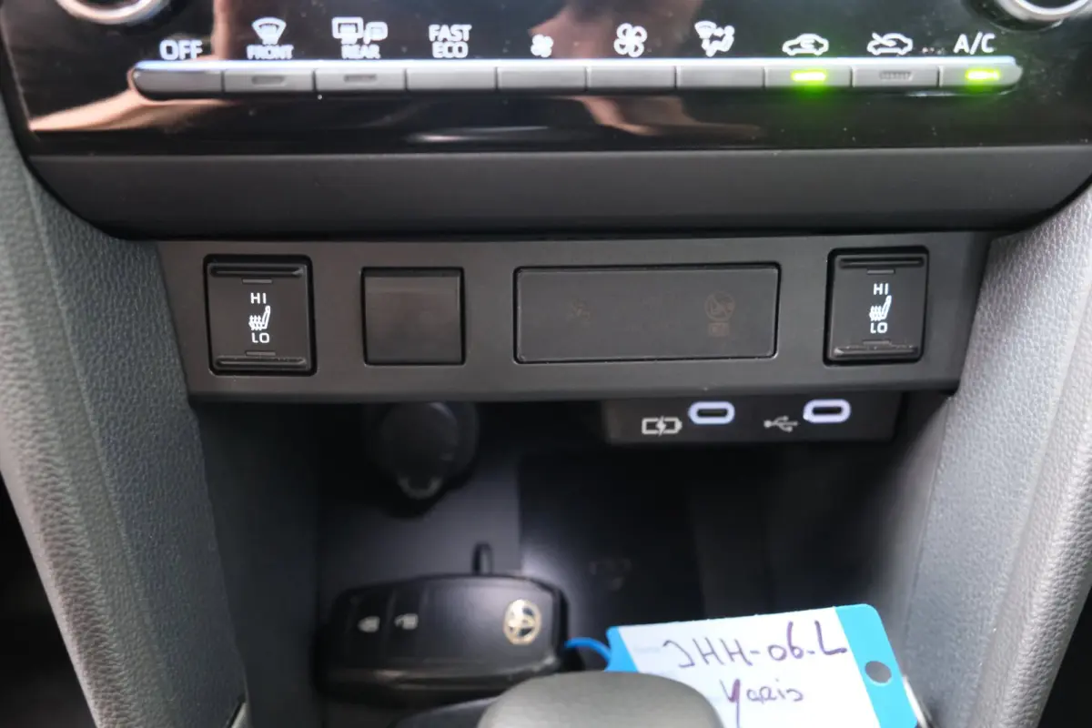 1.5 Hybrid 130 GR SPORT - Airco, Cruise, Virtual display, Camera, Stoel/stuur verwarming, PDC, Navi.