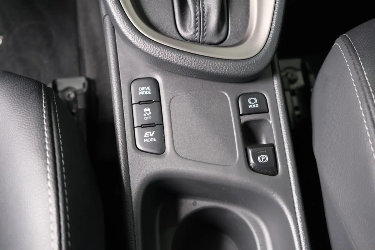 1.5 Hybrid 130 GR SPORT - Airco, Cruise, Virtual display, Camera, Stoel/stuur verwarming, PDC, Navi.