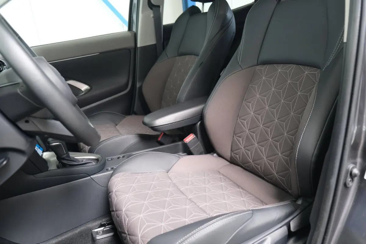 1.5 Hybrid 130 GR SPORT - Airco, Cruise, Virtual display, Camera, Stoel/stuur verwarming, PDC, Navi.