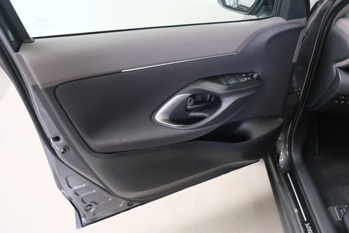 1.5 Hybrid 130 GR SPORT - Airco, Cruise, Virtual display, Camera, Stoel/stuur verwarming, PDC, Navi.