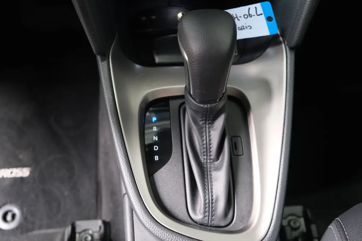 1.5 Hybrid 130 GR SPORT - Airco, Cruise, Virtual display, Camera, Stoel/stuur verwarming, PDC, Navi.