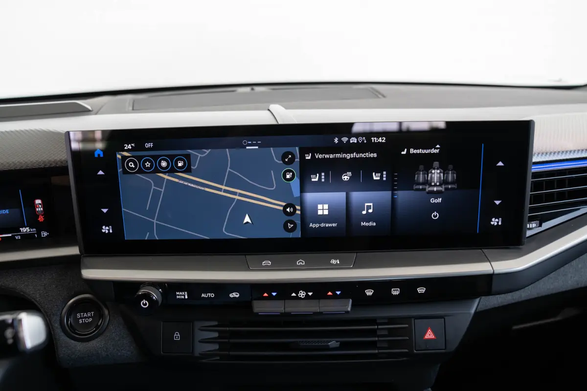 1.6 Turbo Plug-in-Hybrid GS | Tot 8 Jaar Garantie | Lederen bekleding | Trekhaak | Panoramadak | 20 Inch velgen | Stoel & Stuuverwarming | 7.4 KW Lader | Focal Audio |