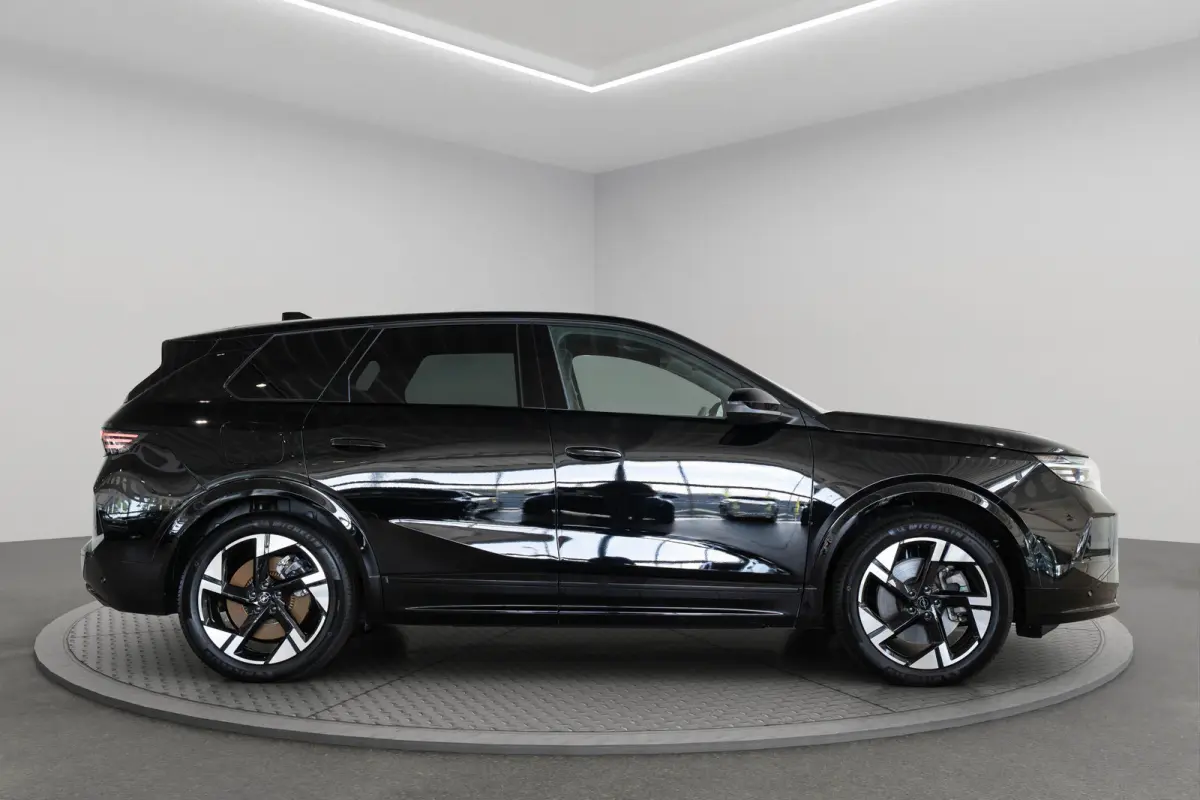 1.6 Turbo Plug-in-Hybrid GS | Tot 8 Jaar Garantie | Lederen bekleding | Trekhaak | Panoramadak | 20 Inch velgen | Stoel & Stuuverwarming | 7.4 KW Lader | Focal Audio |