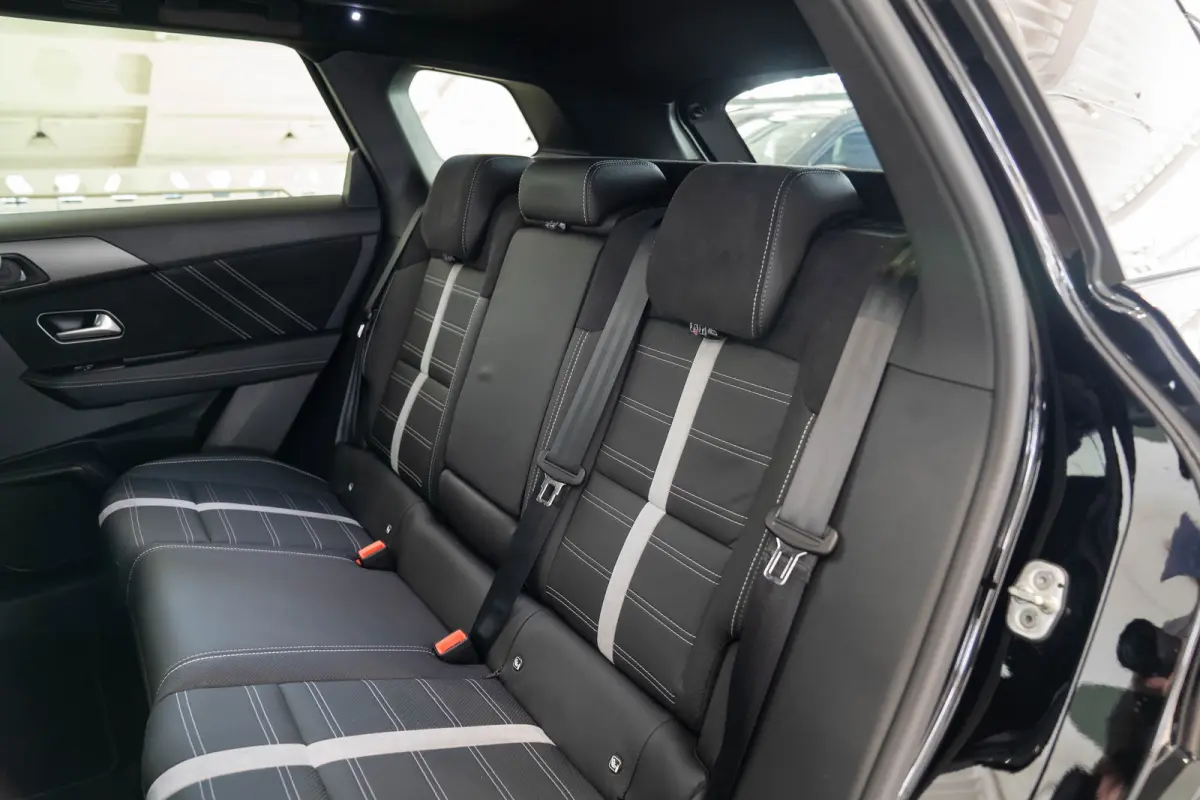 1.6 Turbo Plug-in-Hybrid GS | Tot 8 Jaar Garantie | Lederen bekleding | Trekhaak | Panoramadak | 20 Inch velgen | Stoel & Stuuverwarming | 7.4 KW Lader | Focal Audio |