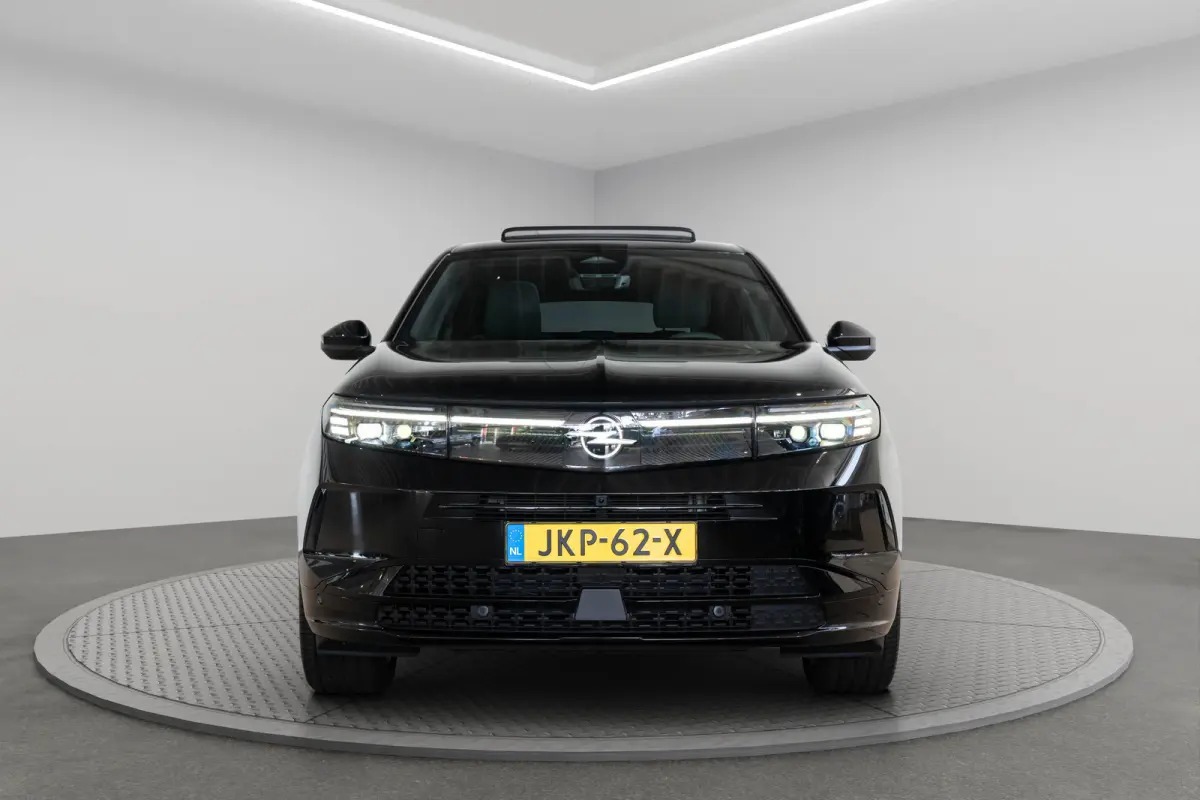 1.6 Turbo Plug-in-Hybrid GS | Tot 8 Jaar Garantie | Lederen bekleding | Trekhaak | Panoramadak | 20 Inch velgen | Stoel & Stuuverwarming | 7.4 KW Lader | Focal Audio |