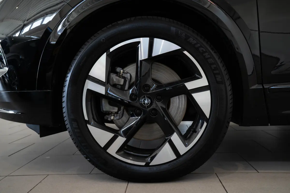 1.6 Turbo Plug-in-Hybrid GS | Tot 8 Jaar Garantie | Lederen bekleding | Trekhaak | Panoramadak | 20 Inch velgen | Stoel & Stuuverwarming | 7.4 KW Lader | Focal Audio |