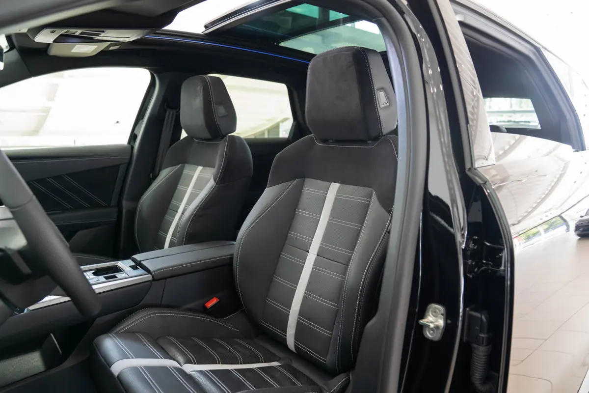 1.6 Turbo Plug-in-Hybrid GS | Tot 8 Jaar Garantie | Lederen bekleding | Trekhaak | Panoramadak | 20 Inch velgen | Stoel & Stuuverwarming | 7.4 KW Lader | Focal Audio |