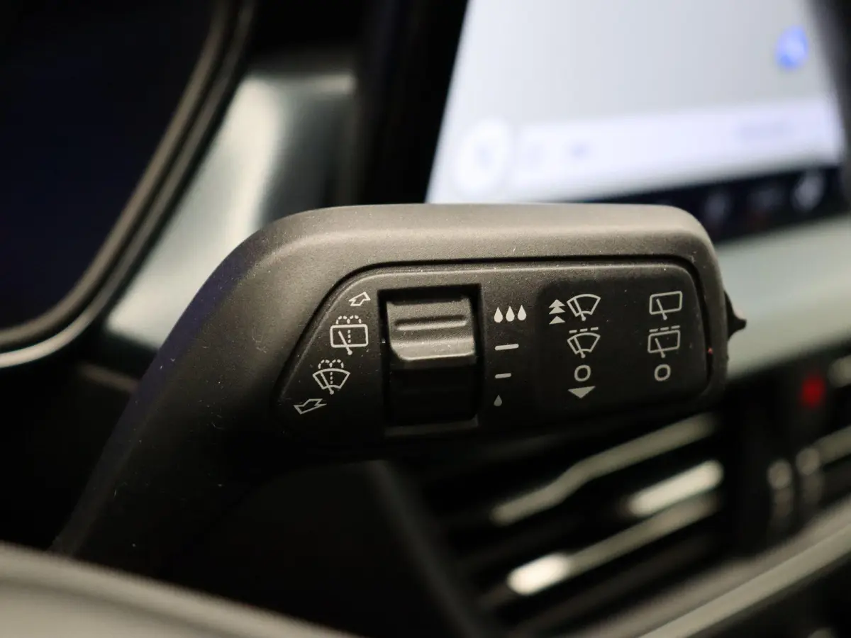 1.0 EcoBoost Hybrid Active Style | Cruise Control | Climate Control | Navigatie systeem | Apple Carplay & Android Auto | Stuurverwarming | Stoelverwarming | Achteruitrijcamera | Trekhaak |