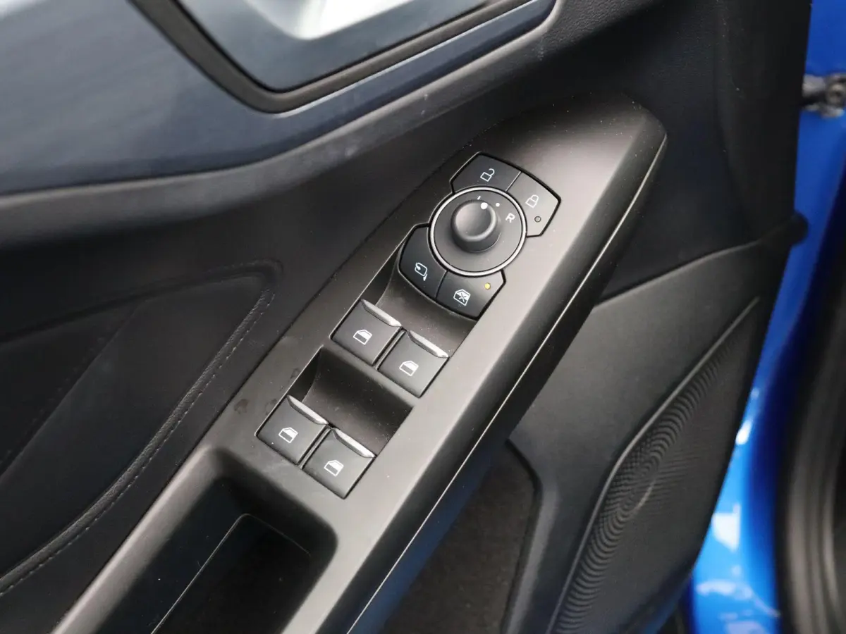 1.0 EcoBoost Hybrid Active Style | Cruise Control | Climate Control | Navigatie systeem | Apple Carplay & Android Auto | Stuurverwarming | Stoelverwarming | Achteruitrijcamera | Trekhaak |