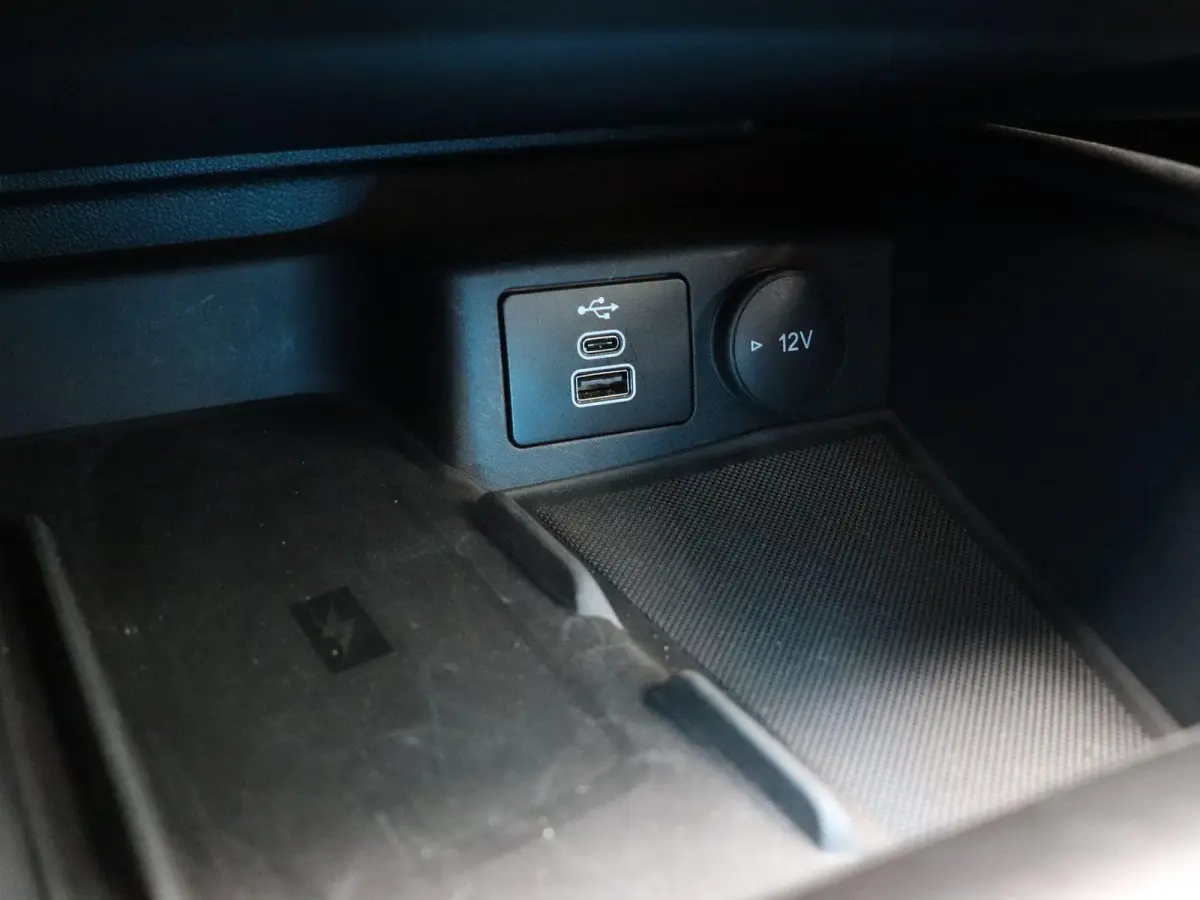 1.0 EcoBoost Hybrid Active Style | Cruise Control | Climate Control | Navigatie systeem | Apple Carplay & Android Auto | Stuurverwarming | Stoelverwarming | Achteruitrijcamera | Trekhaak |