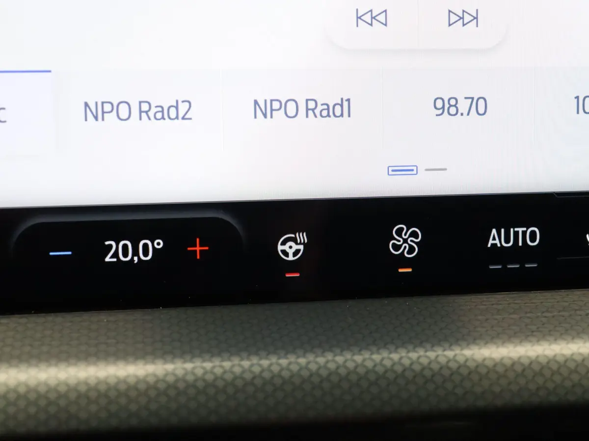 1.0 EcoBoost Hybrid Active Style | Cruise Control | Climate Control | Navigatie systeem | Apple Carplay & Android Auto | Stuurverwarming | Stoelverwarming | Achteruitrijcamera | Trekhaak |