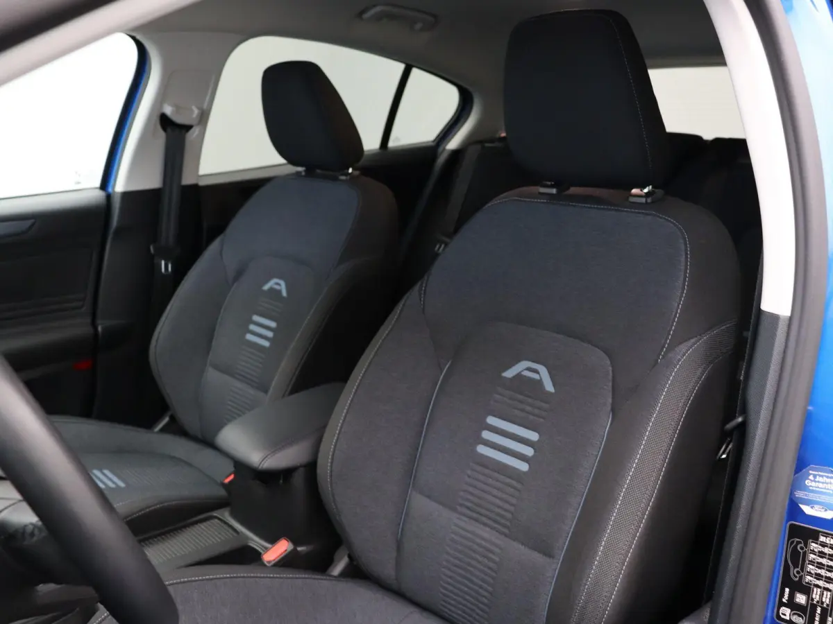 1.0 EcoBoost Hybrid Active Style | Cruise Control | Climate Control | Navigatie systeem | Apple Carplay & Android Auto | Stuurverwarming | Stoelverwarming | Achteruitrijcamera | Trekhaak |