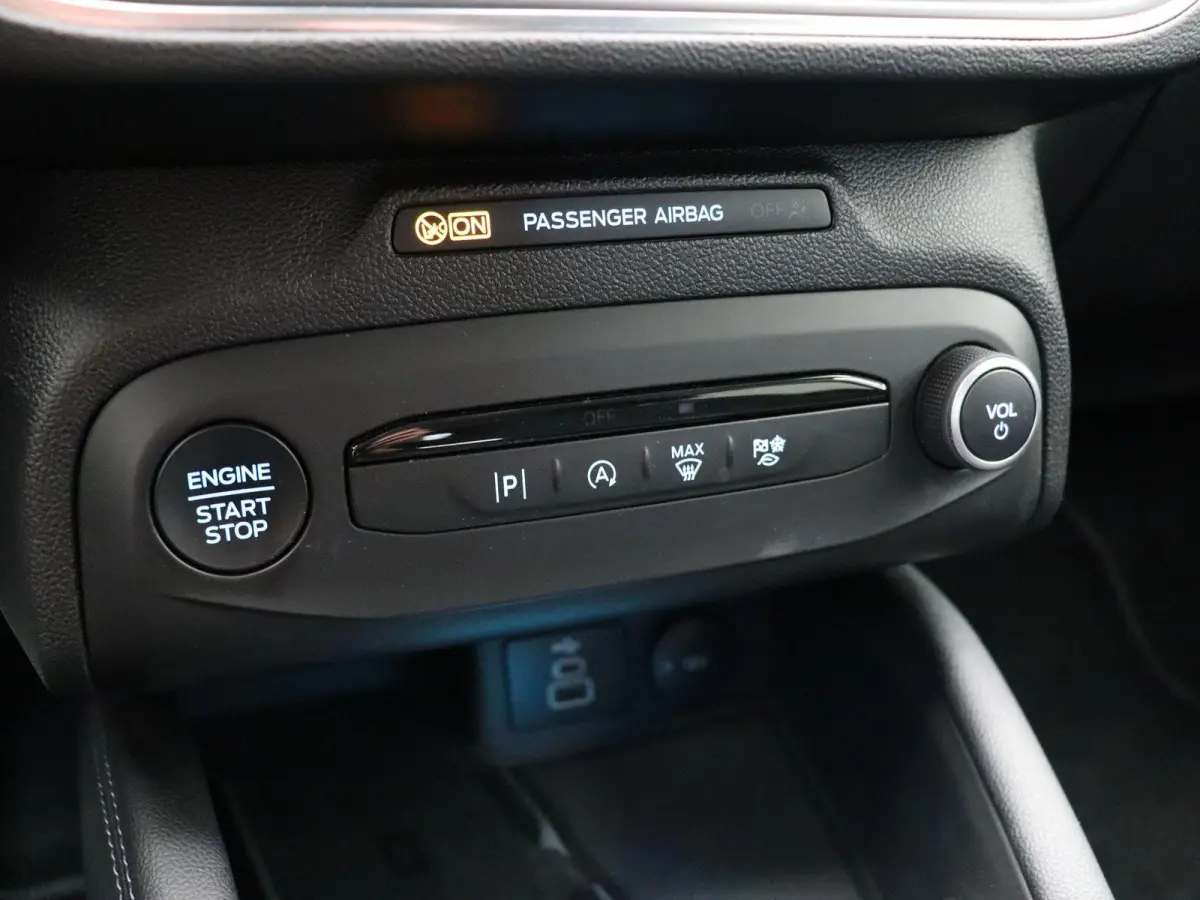 1.0 EcoBoost Hybrid Active Style | Cruise Control | Climate Control | Navigatie systeem | Apple Carplay & Android Auto | Stuurverwarming | Stoelverwarming | Achteruitrijcamera | Trekhaak |