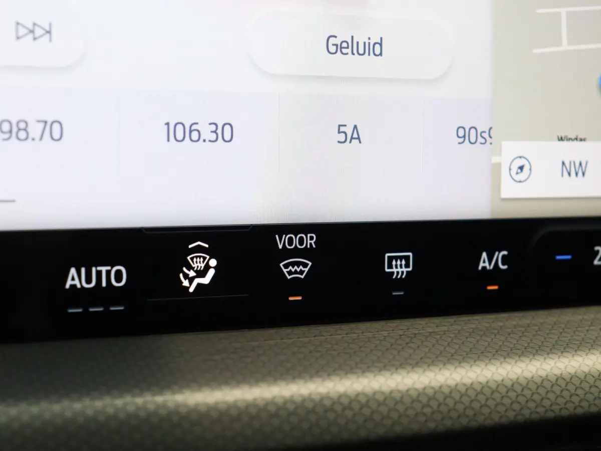 1.0 EcoBoost Hybrid Active Style | Cruise Control | Climate Control | Navigatie systeem | Apple Carplay & Android Auto | Stuurverwarming | Stoelverwarming | Achteruitrijcamera | Trekhaak |