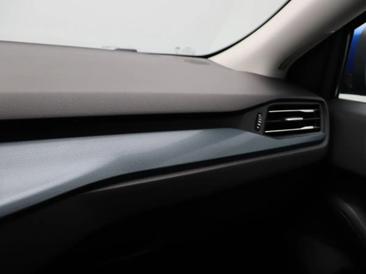 1.0 EcoBoost Hybrid Active Style | Cruise Control | Climate Control | Navigatie systeem | Apple Carplay & Android Auto | Stuurverwarming | Stoelverwarming | Achteruitrijcamera | Trekhaak |
