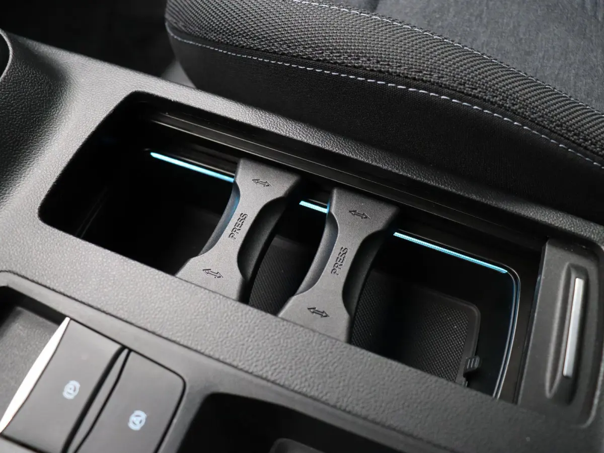 1.0 EcoBoost Hybrid Active Style | Cruise Control | Climate Control | Navigatie systeem | Apple Carplay & Android Auto | Stuurverwarming | Stoelverwarming | Achteruitrijcamera | Trekhaak |