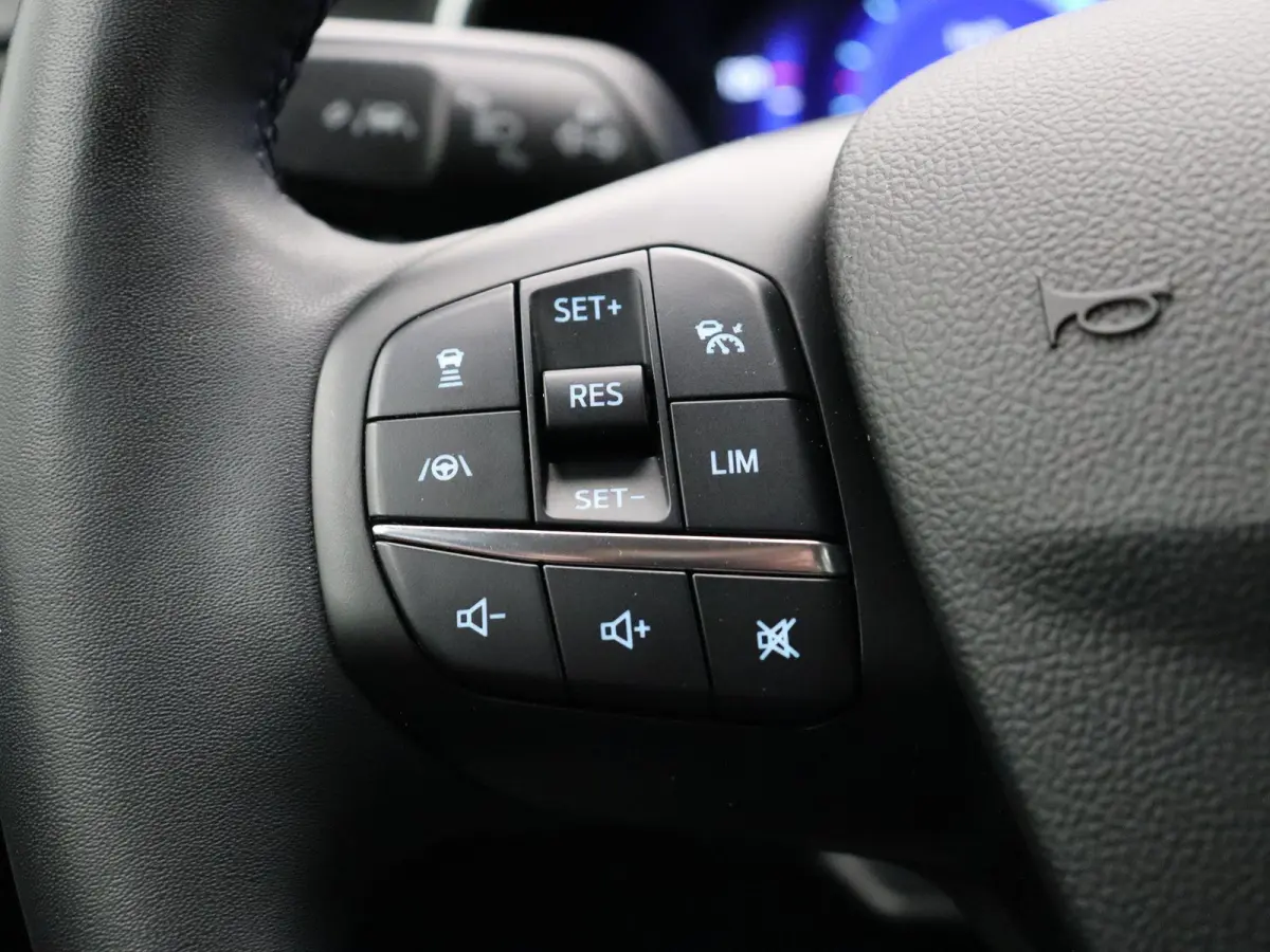 1.0 EcoBoost Hybrid Active Style | Cruise Control | Climate Control | Navigatie systeem | Apple Carplay & Android Auto | Stuurverwarming | Stoelverwarming | Achteruitrijcamera | Trekhaak |
