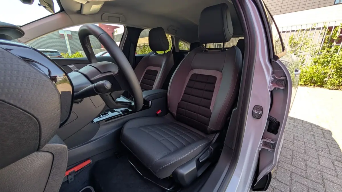 Collection 156pk Extended range 54 kWh | Navigatie | Apple Carplay / Android Auto | Camera | Stoelverwarming | Voorruit verwarming | Getint Glas | Cruise Control | | Achteruitrijcamera | Air