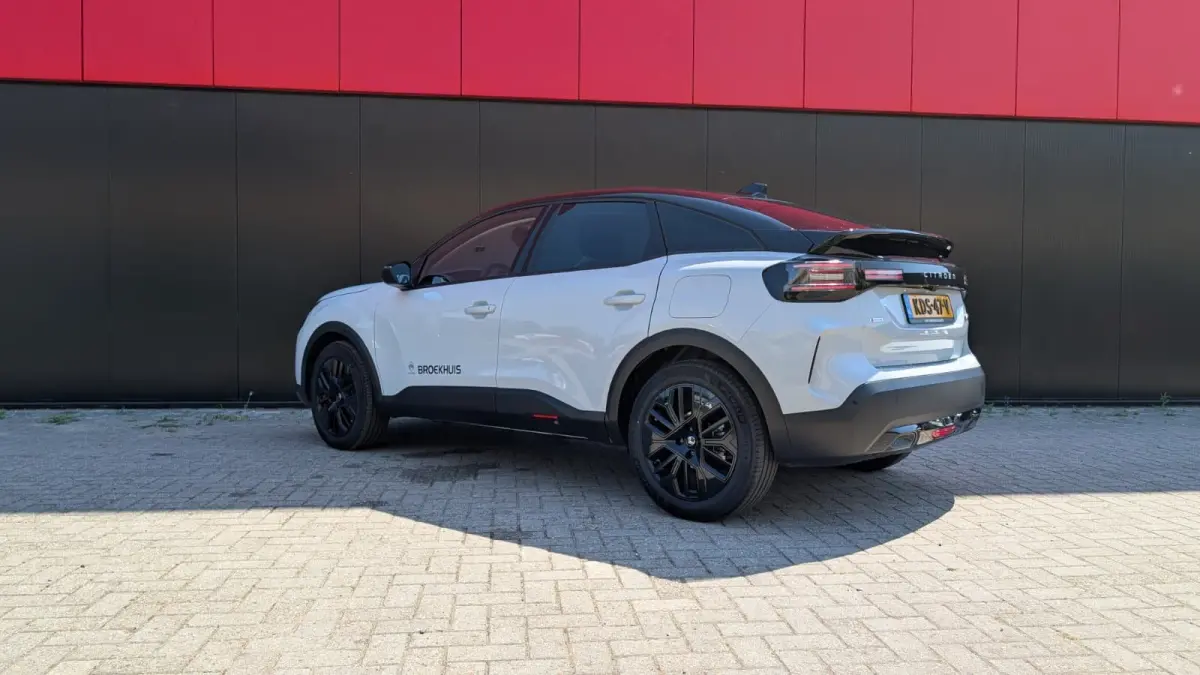 Collection 156pk Extended range 54 kWh | Navigatie | Apple Carplay / Android Auto | Camera | Stoelverwarming | Voorruit verwarming | Getint Glas | Cruise Control | | Achteruitrijcamera | Air