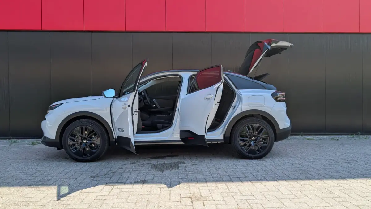 Collection 156pk Extended range 54 kWh | Navigatie | Apple Carplay / Android Auto | Camera | Stoelverwarming | Voorruit verwarming | Getint Glas | Cruise Control | | Achteruitrijcamera | Air