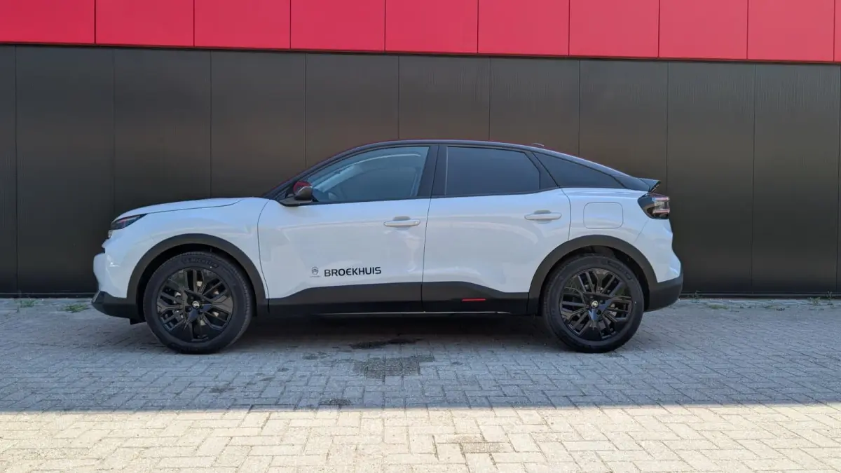 Collection 156pk Extended range 54 kWh | Navigatie | Apple Carplay / Android Auto | Camera | Stoelverwarming | Voorruit verwarming | Getint Glas | Cruise Control | | Achteruitrijcamera | Air
