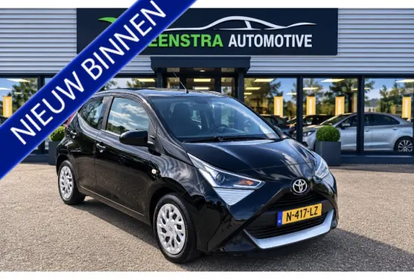 1.0 VVT-i X-Play | 2021 | Achteruitrijcamera | Multimedia | Airco