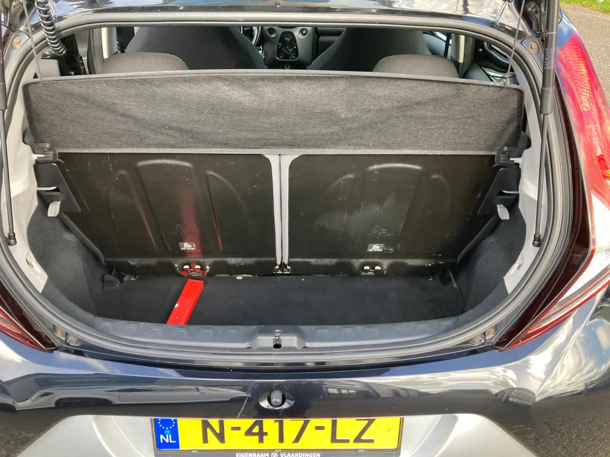 1.0 VVT-i X-Play | 2021 | Achteruitrijcamera | Multimedia | Airco