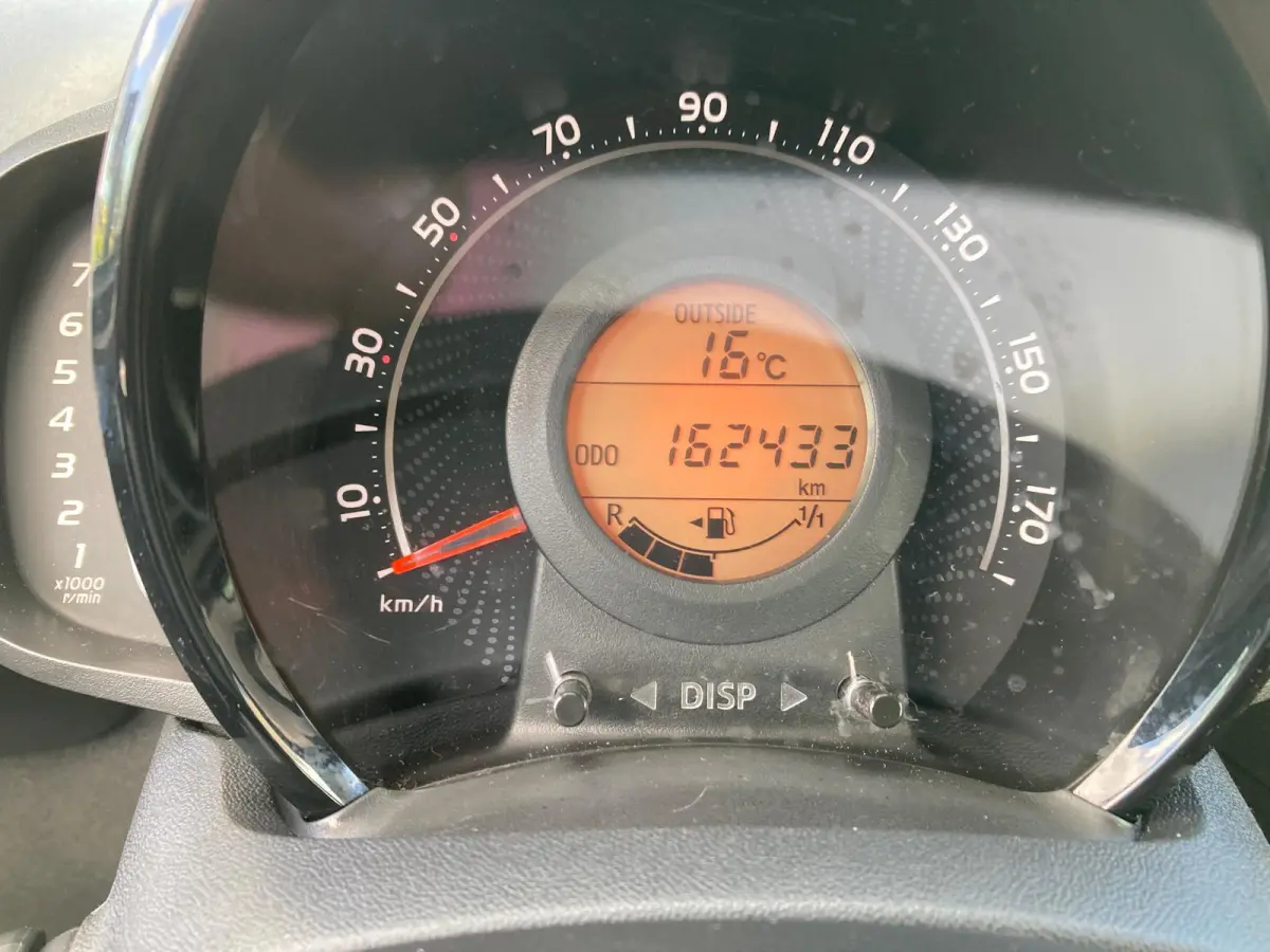 1.0 VVT-i X-Play | 2021 | Achteruitrijcamera | Multimedia | Airco