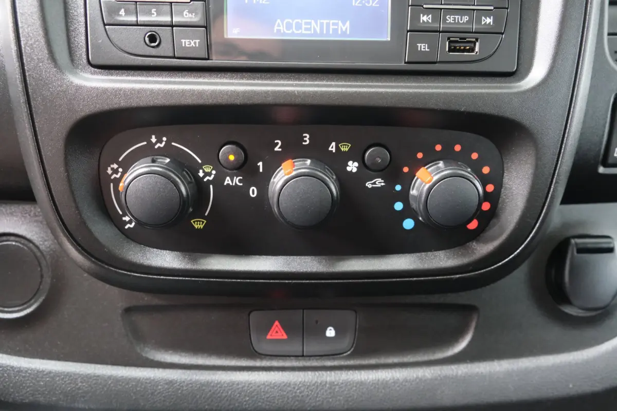1.6 CDTI L2H1 3p Edition EcoFlex - Airco, PDC, Trekhaak.