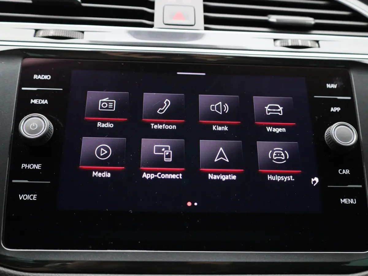 1.5 TSI Elegance 150 PK| Dealeronderhouden | Trekhaak | Navigatie | Achteruitrijcamera | Climatronic ( 3 zones ) | Parkeersensoren + Assistent | Achterklep Elektrisch