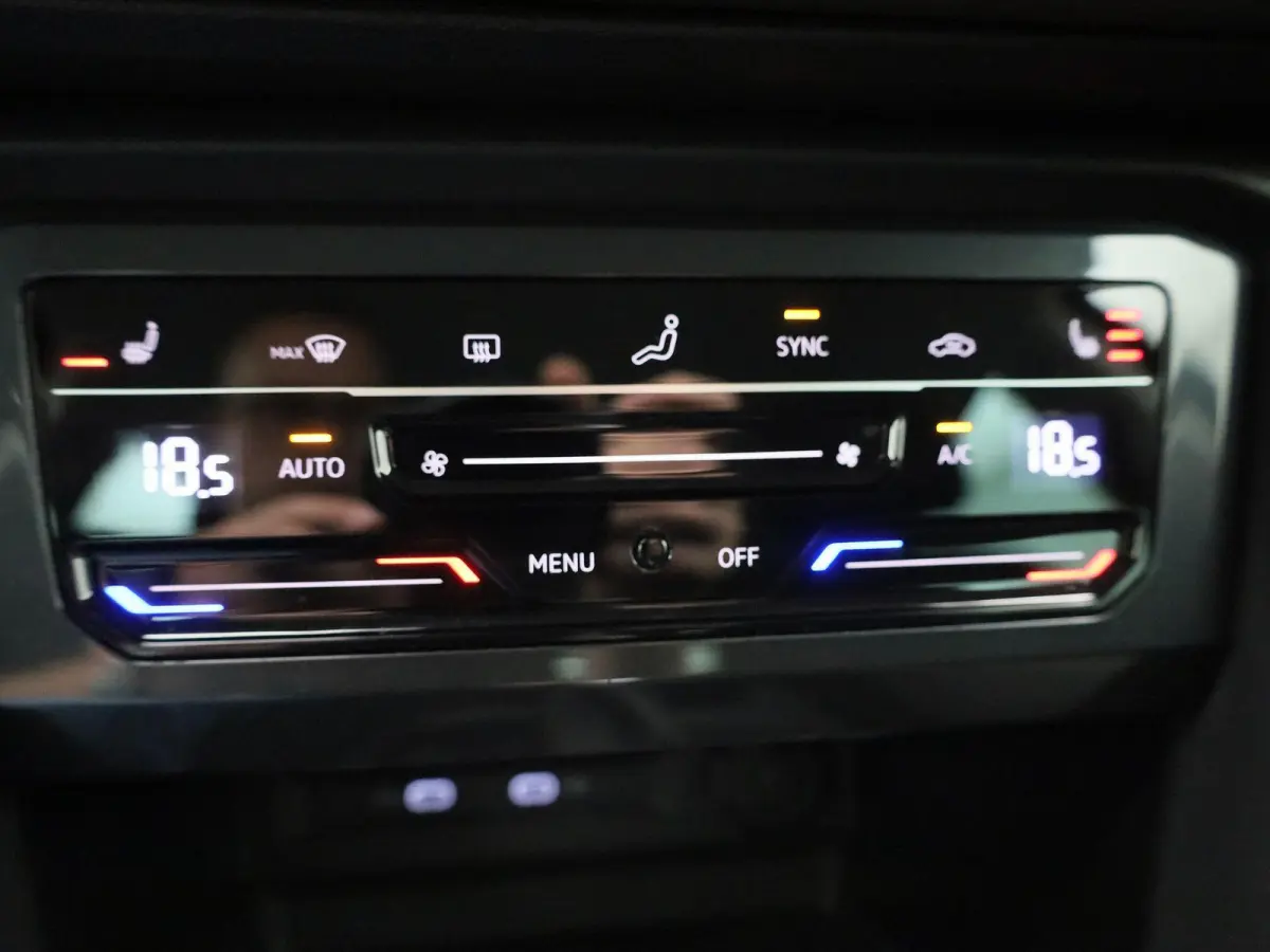 1.5 TSI Elegance 150 PK| Dealeronderhouden | Trekhaak | Navigatie | Achteruitrijcamera | Climatronic ( 3 zones ) | Parkeersensoren + Assistent | Achterklep Elektrisch
