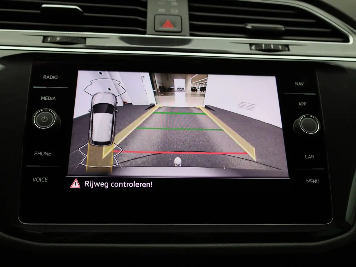 1.5 TSI Elegance 150 PK| Dealeronderhouden | Trekhaak | Navigatie | Achteruitrijcamera | Climatronic ( 3 zones ) | Parkeersensoren + Assistent | Achterklep Elektrisch