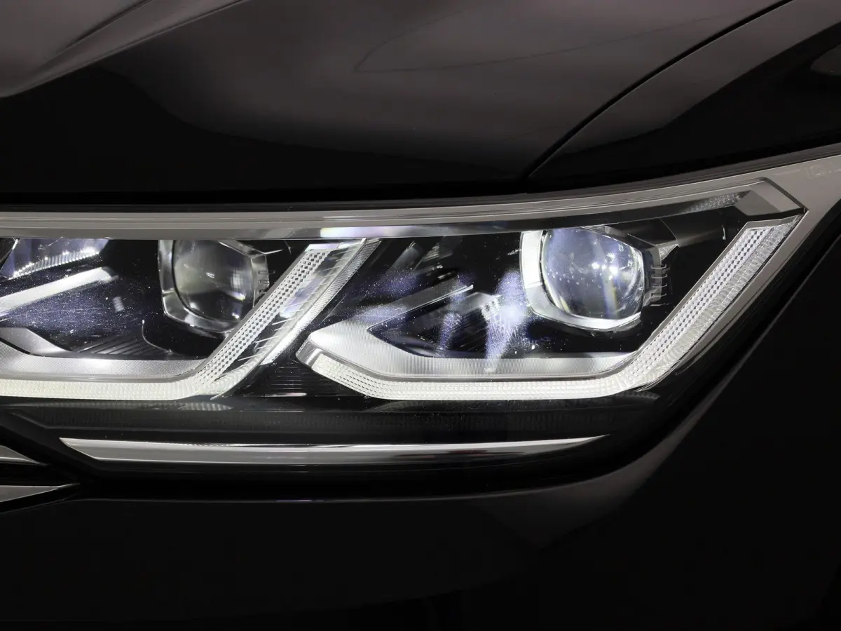 1.5 TSI Elegance 150 PK| Dealeronderhouden | Trekhaak | Navigatie | Achteruitrijcamera | Climatronic ( 3 zones ) | Parkeersensoren + Assistent | Achterklep Elektrisch