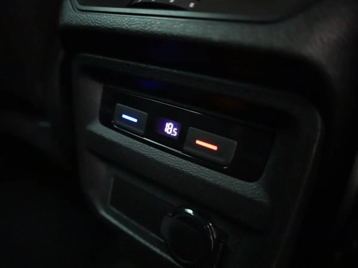 1.5 TSI Elegance 150 PK| Dealeronderhouden | Trekhaak | Navigatie | Achteruitrijcamera | Climatronic ( 3 zones ) | Parkeersensoren + Assistent | Achterklep Elektrisch