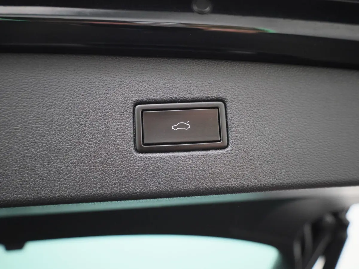 1.5 TSI Elegance 150 PK| Dealeronderhouden | Trekhaak | Navigatie | Achteruitrijcamera | Climatronic ( 3 zones ) | Parkeersensoren + Assistent | Achterklep Elektrisch