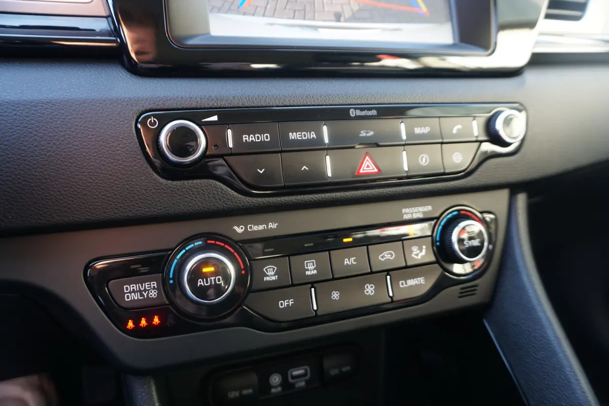 1.6 GDi Hybrid DynamicLine | CAMERA | TREKHAAK | WIT METALLIC |