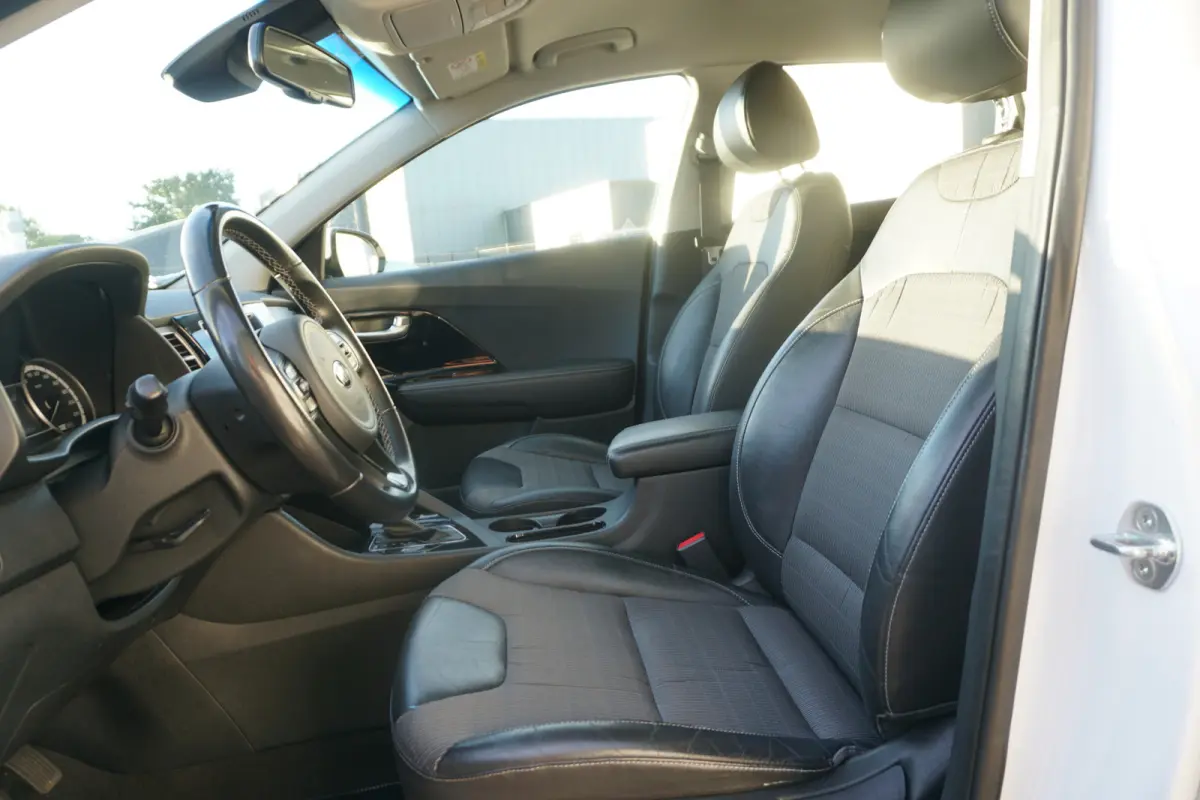 1.6 GDi Hybrid DynamicLine | CAMERA | TREKHAAK | WIT METALLIC |